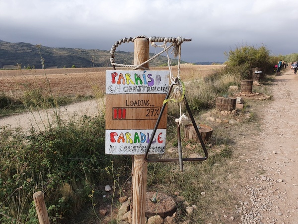 A couple of kilometers after Cirauqui we could have gone for this funny cafe. But we opted for a detour to find ...? But we did not find it unfortunately.