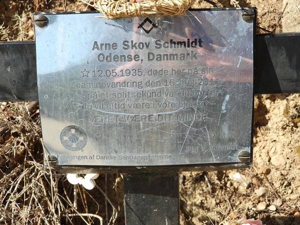 At this place, close to Lorca, a Dane lost his life in 2011. The cross was erected by the Danish Camino Pilgrims.