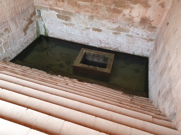 Fuente Medieval close to Castillo de Monjardin