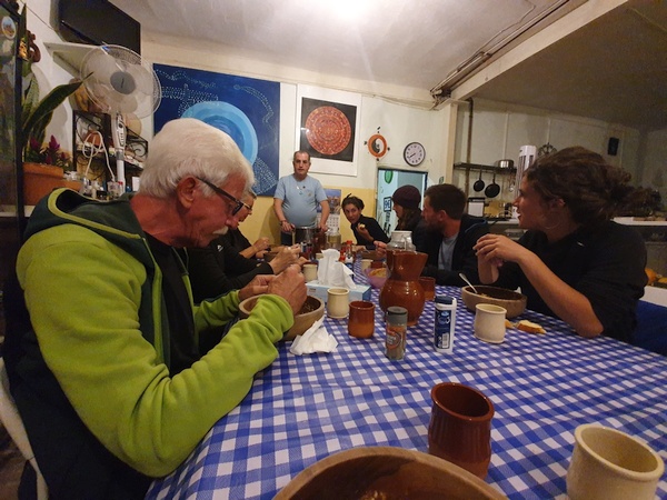 In the ghost town of Ciriñuela at the strange albergue called Albergue Virgen de Guadelupe. For the first time we were all seated around the same table. It turned out to be quite nice. Eleonora and French Romain sitting next to each other. This is where they first met.