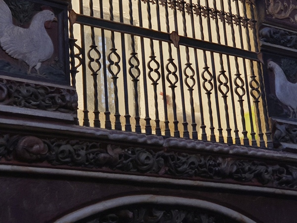 Inside "Cathedral of Santo Domingo de la Calzada". This where they illustrate the story of the roasted rooster coming alive with live hens.