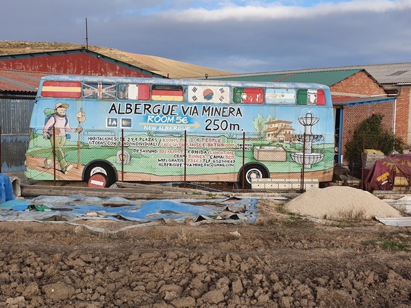 Nice way to attract attention to an albergue. We decided to go for it.