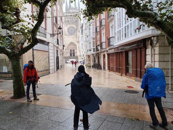 Outside the impressive cathedral in Burgos. It is much more impressive from other angles - and from within. We spent several hours there. Elisabeth decided to stop here to have her ancles heal.