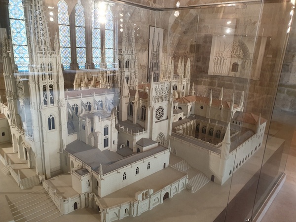 It is hard to get to see all of the cathedral of Burgos. This model helped grasp its magnificence. Look at all the details - the yards - the aisles etc. So impressive