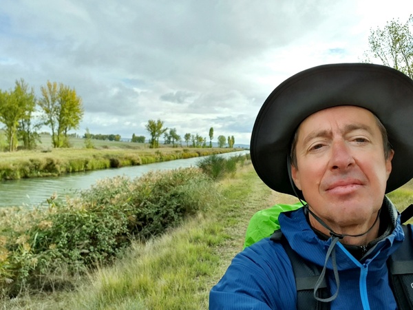 Along "Canal de Castilla", a long straight walk with very little variation.