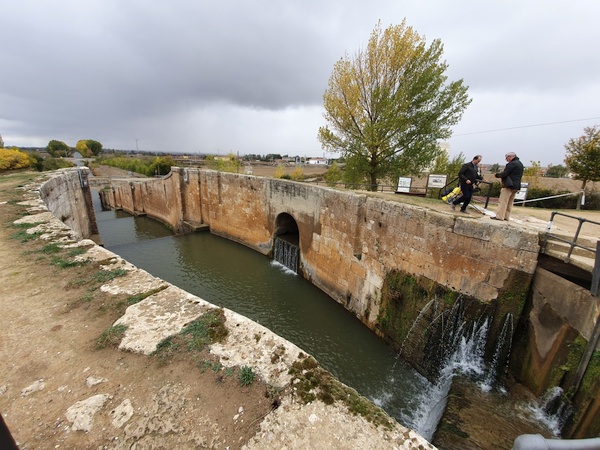 Very impressive canal lock at Fromista