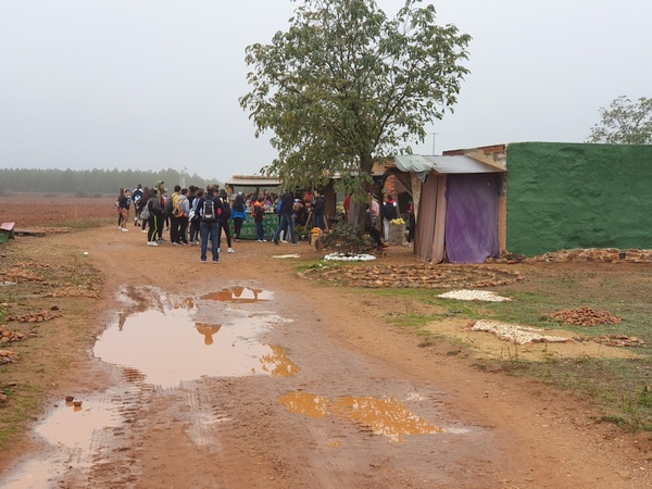 Somewhere in the middle betweenÓrbigo and Astorga. Free fruit and breakfast. A lot of pupils were lining up for food. They must have had a day of from school. I do not know why