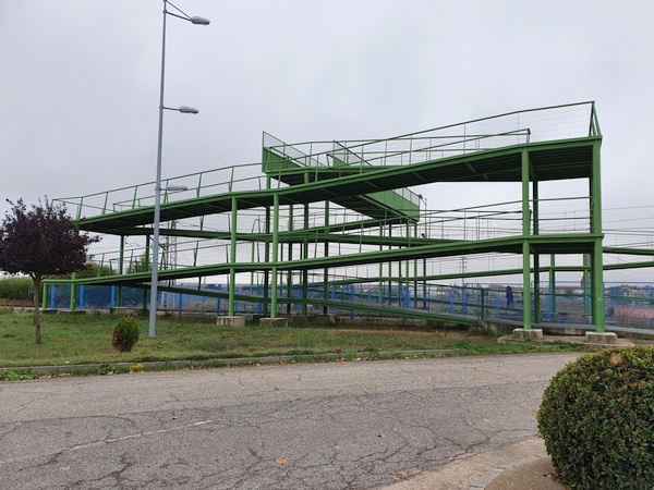 Just before Astorga. A bridge over the rails. OMG, what a construction.