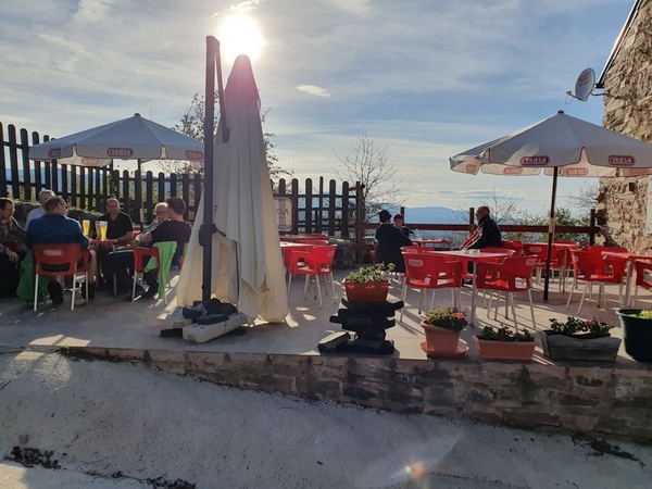 Austrian after-skiing atmosphere in El Acebo de San Miguel