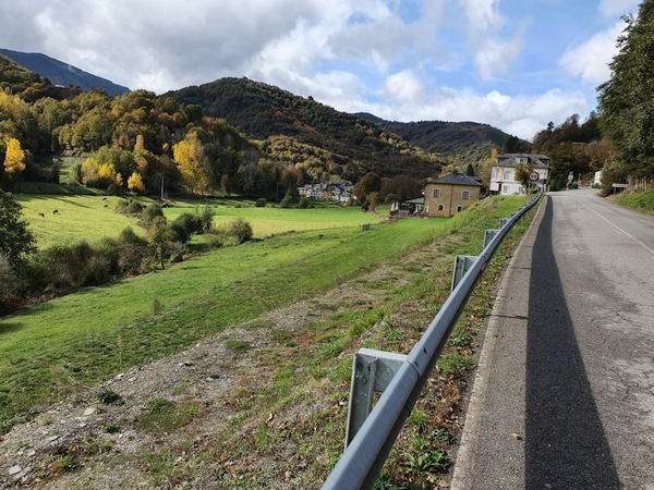 In Vega de Valcarce. Clouds have lifted. Looks much better ahead. Look at those beautiful autumn colours