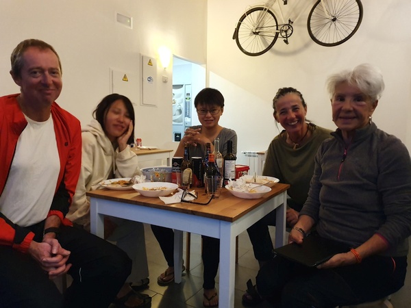 Evening, day 22, at Liñares, Albergue Linar do Rei a few kilometers after O'Cebreiro. No restaurant, but Italian Margharita cooked Pasta al Dente for us. From left: Korean CheHun (I think), Taiwanese Luby, Austrian Elizabeth and Italian Margharita. Despite her young age of 30, Luby has already vistited 36 countries including Denmark and spoke English extremely well.