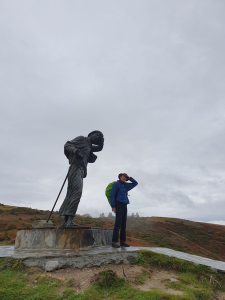 Day 23: Claus at the monument Alto de San Roque 500 meters from Liñares, where we slept last night.