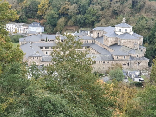 Todays target: Samos Monastery. It is also an albergue but I chose not to sleep over there but in another albergue in Samos. Elisabeth had chosen another route and I was on my own again.