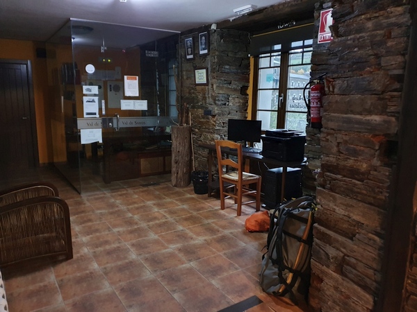 Val de Samos Albergue. Reception