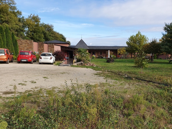An albergue passed on the way, Pousada de Raquel. Next to Aquiada