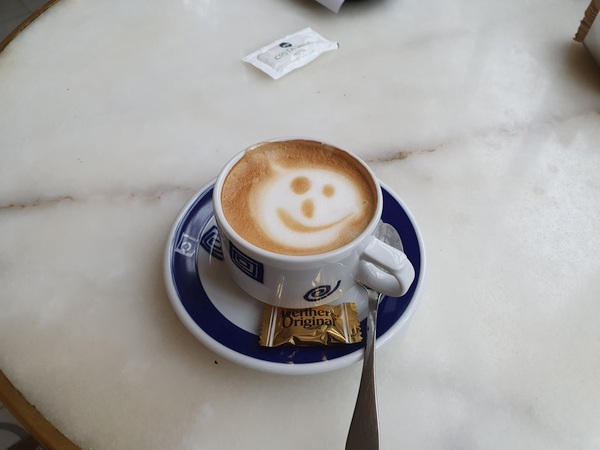 Beautiful decoration of Cafe con leche