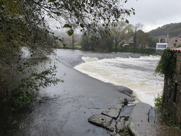 Ponto Maceira at river Tambre. Powerful water flow
