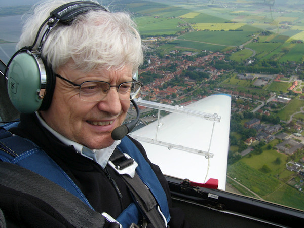 Henrik Iversen i Dimona motorsvævefly over Danmark (ca. 2005)