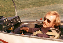 Rehne i forsædet af Bocian svævefly