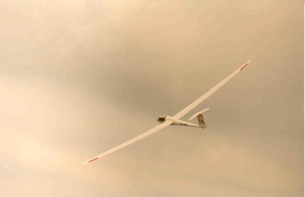 Luftbillede af Nimbus II, OY-XOH E5. Piloten er formentlig Jørn