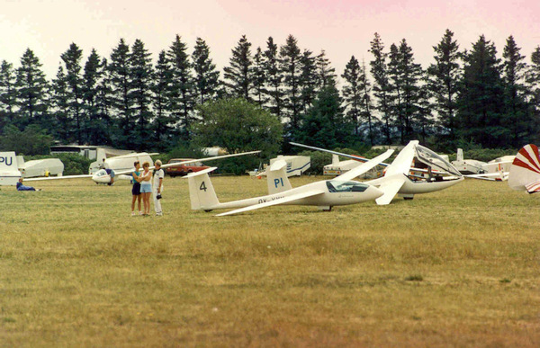 Per Winther's Discus (04) og Johs. Lyngs DG-300 (PI).